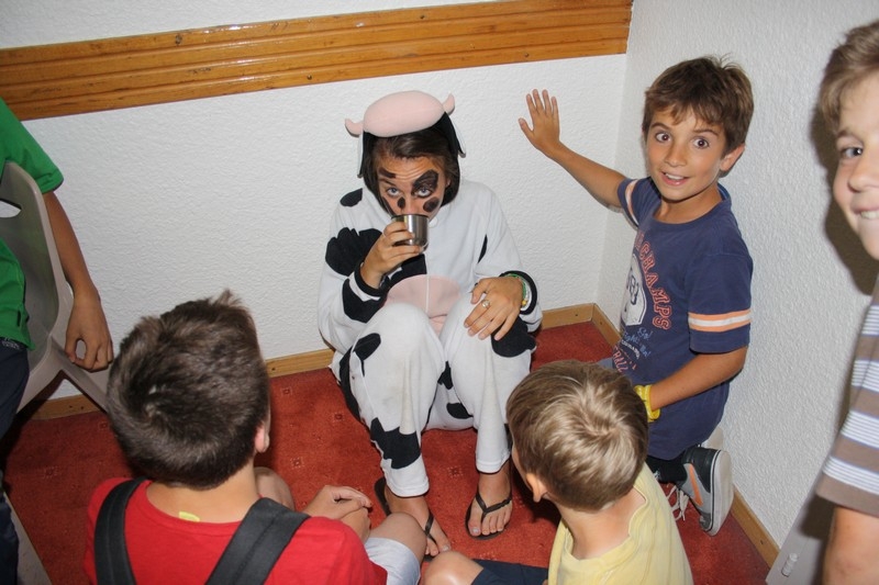 Village Camps International Summer Camp Leysin, Switzerland 2026-08-15 https://www.villagecamps.com/journals_admin/images/699-34-petting zoo (137).jpg